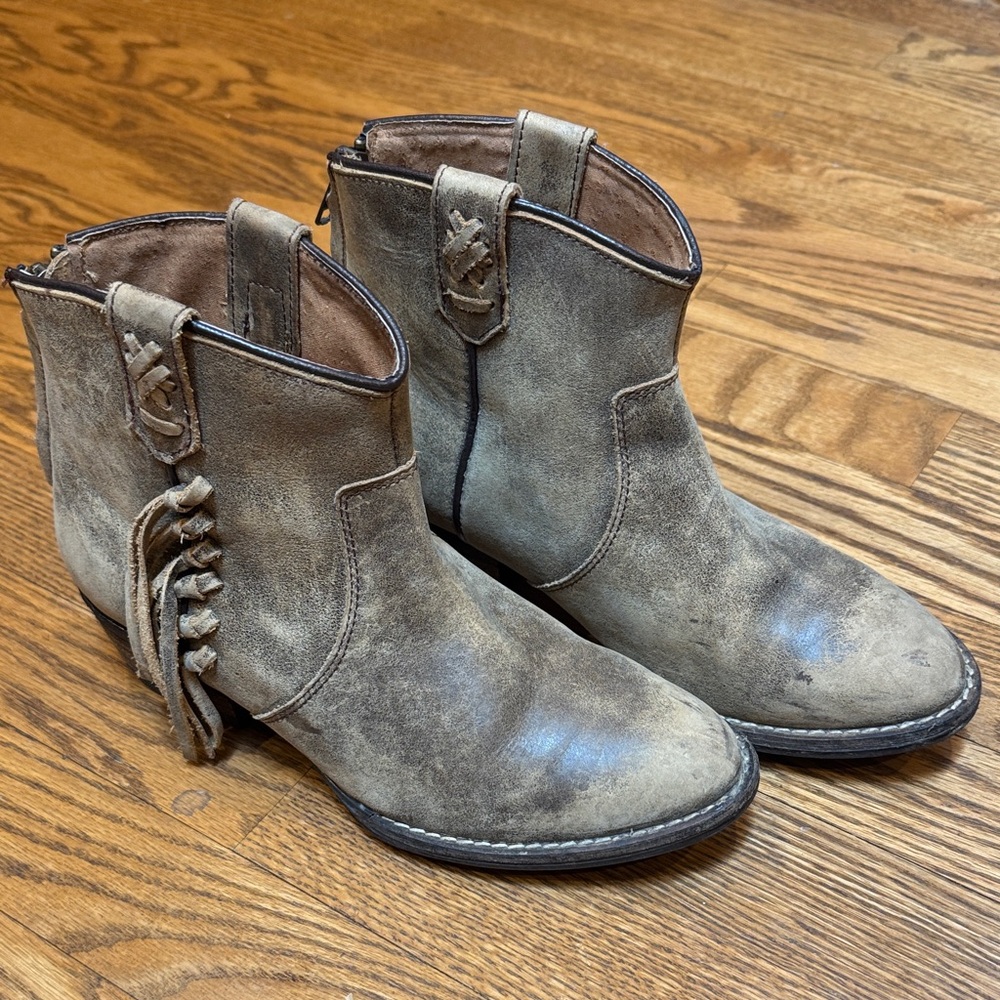 Very Volatile Lookout Fringe Western Booties